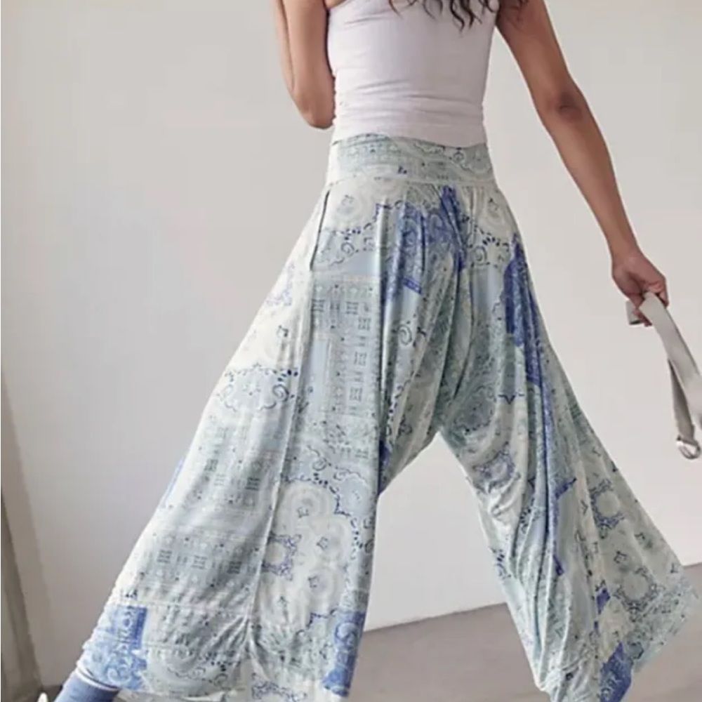 Free People Seven Stars Printed Pants Paisley Wide Leg Blue White Green - Picture 2 of 6